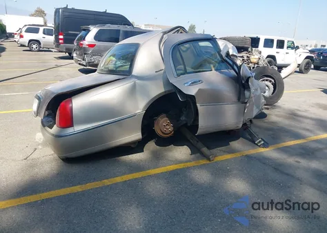 1998 Lincoln Town Car Signature z USA, uszkodzony, nr VIN 1LNFM82W0WY659474